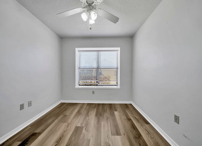 Building Photo - 2bd/2bth Fort Walton Beach Townhome
