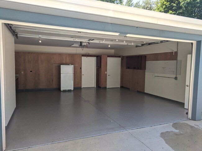 Garage - 781 Ross Rd