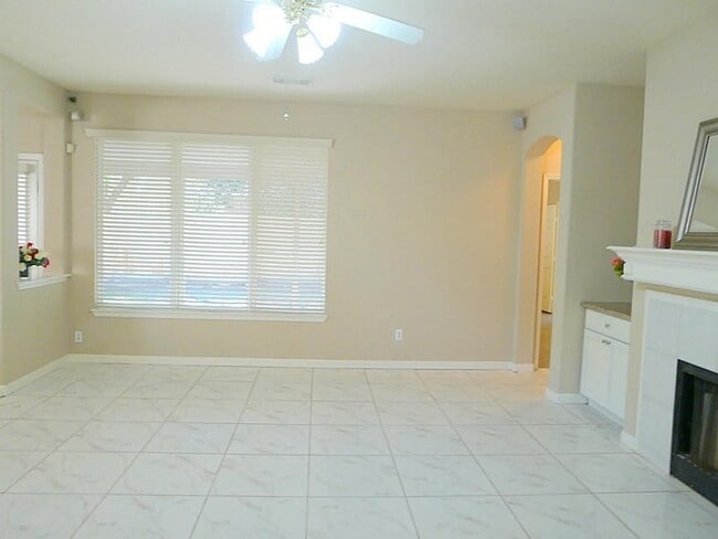 Building Photo - 20703 Whitevine Way