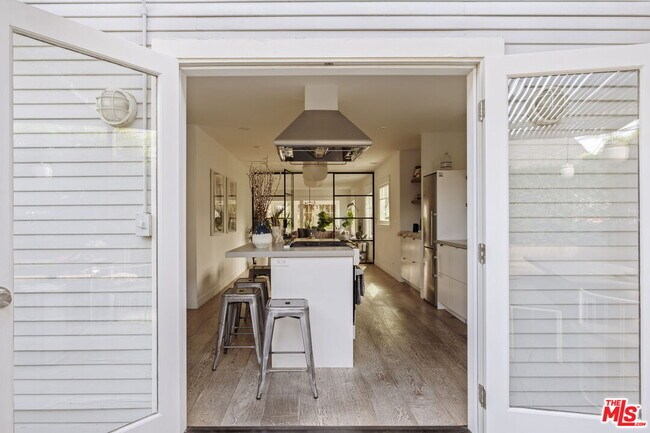 Building Photo - 601 Crestmoore Pl