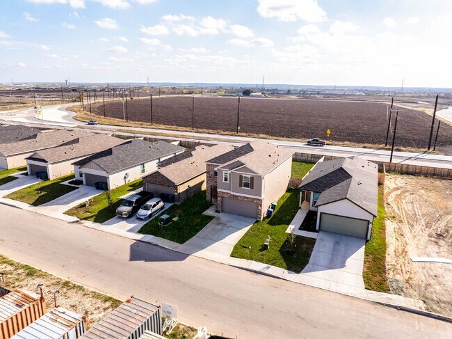 Building Photo - 4750 Broadside Ave