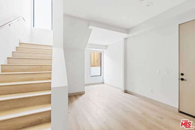 Building Photo - 2223 Clifford St