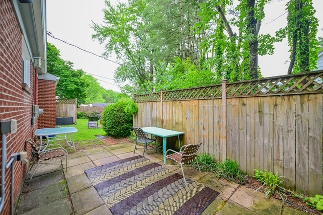 Building Photo - 50 Eden Pl