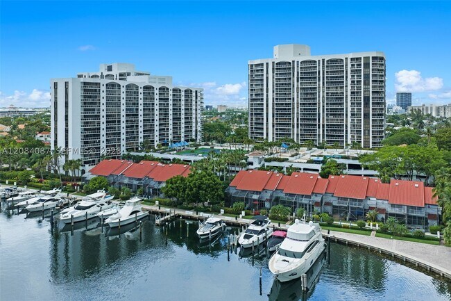 Building Photo - 3610 Yacht Club Dr