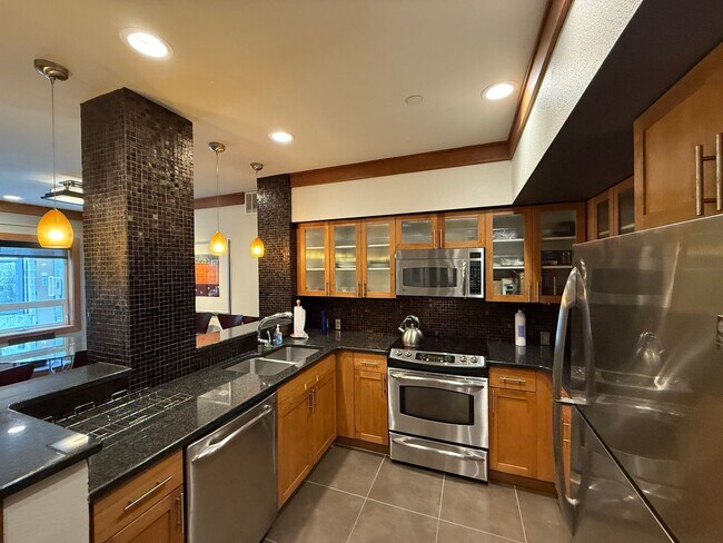 Building Photo - Modern 1BR Condo with Luxury Amenities in ...