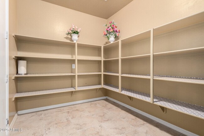 Building Photo - 6820 S 42nd Ln