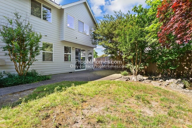 Building Photo - Spacious 5-Bedroom Oasis in the Heart of Five Oaks!