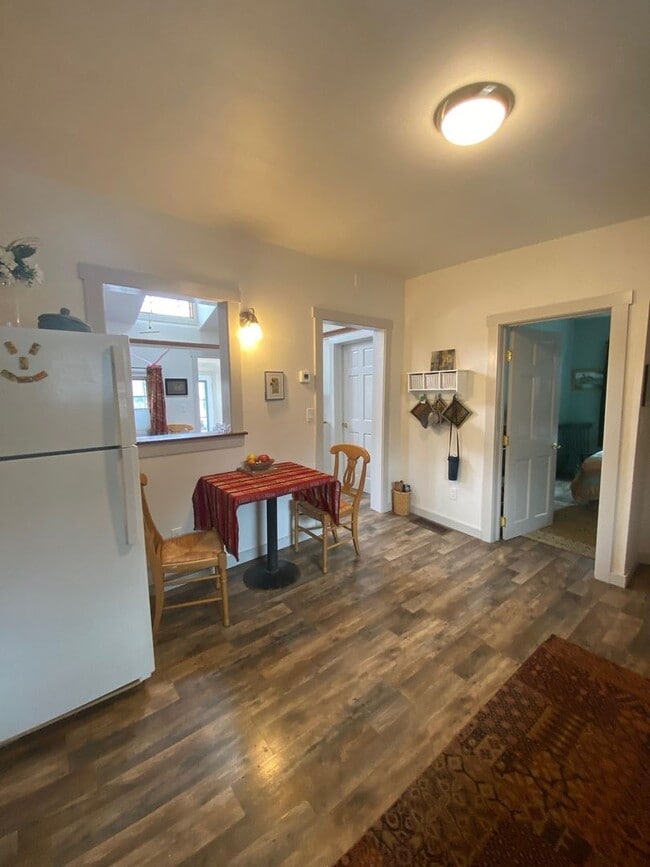 Building Photo - Furnished One Bedroom plus Office One Bath Seasonal Rental in Downtown Glenwood Springs