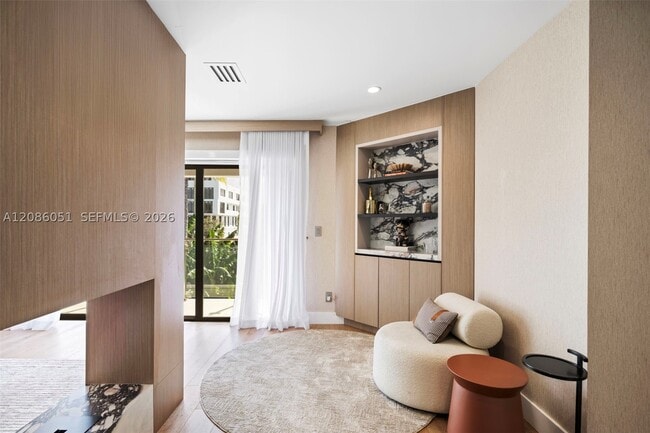 Building Photo - 710 S Shore Dr