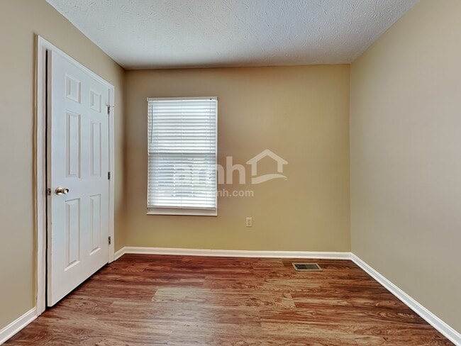 Building Photo - 1415 E Kearney Ln