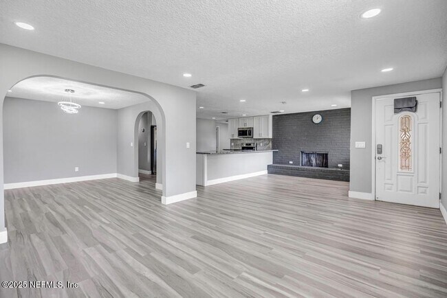 Building Photo - 1215 Bluehill Dr N