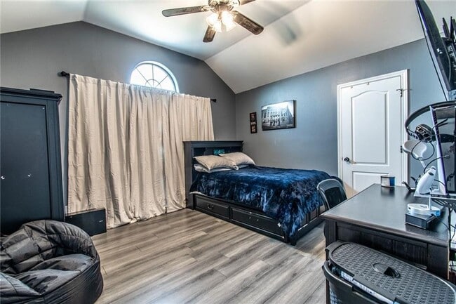 Building Photo - Stunning 4-Bed, 2.5-Bath Home – Lakes Subdivision