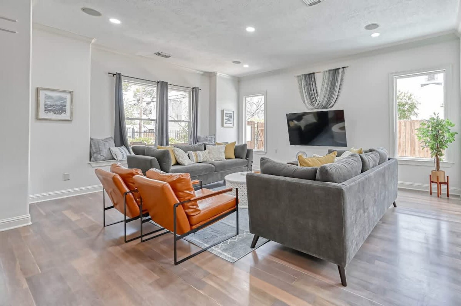 Building Photo - 1352 Dorothy St