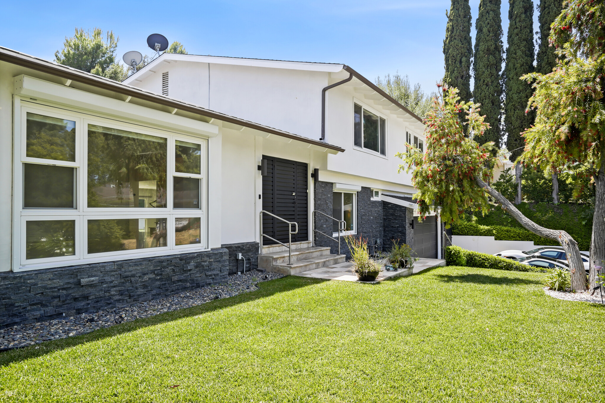 Building Photo - 16544 Park Lane Dr