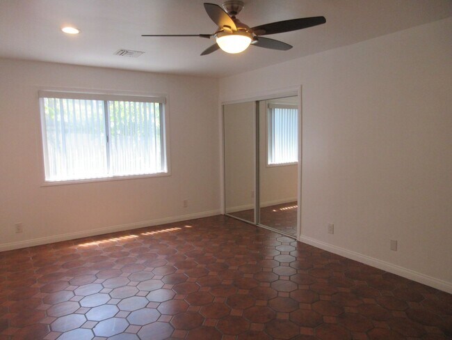 Building Photo - Beautiful Porter Ranch 3 Bedroom home on B...