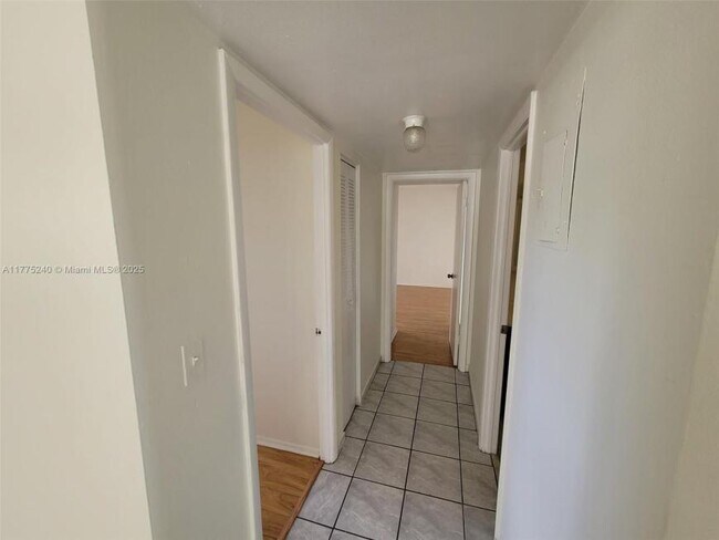 Building Photo - 2 bedroom in North Miami Beach FL 33162