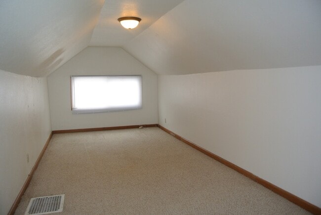 Building Photo - 616 14th St SE