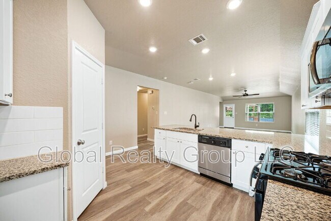 Building Photo - 14947 Cheshire Way