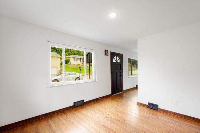 Building Photo - READY FOR MOVE IN! FULLY REMODELED 3-BEDRO...