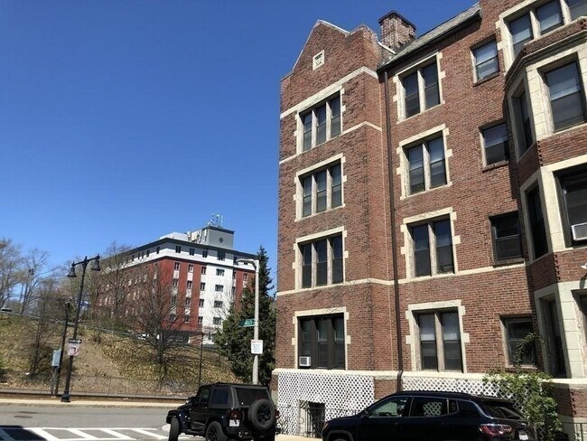Building Photo - 4 Commonwealth Ct