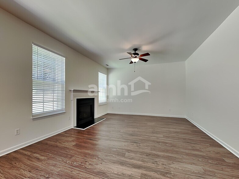 Building Photo - 5716 Running Fox Ln