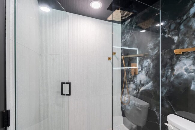 Building Photo - 8743 Thomas Dr