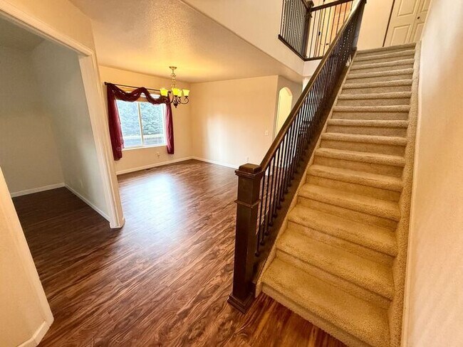 Building Photo - Stunning 4 bedroom/ 2.5 bath home with 2 car Attached Garage in Fort Collins, Colorado