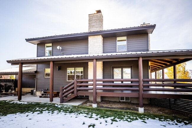 Building Photo - SILVER CREEK HORSE PROPERTY