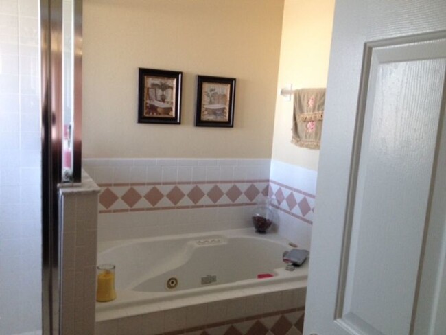 Building Photo - "Charming 4-Bed, 2-Bath St. Cloud Gem with...
