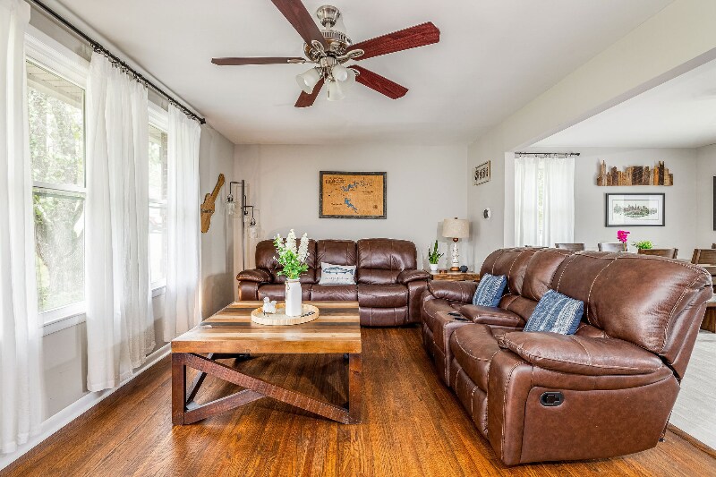 Building Photo - 204 Edgewater Dr