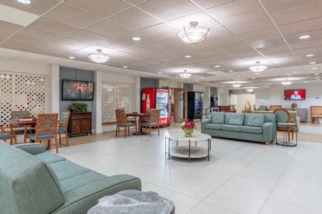 Game Lounge - Las Palmas Senior Living