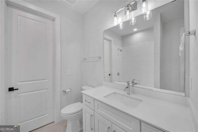 Building Photo - 6890 Peachtree Rd