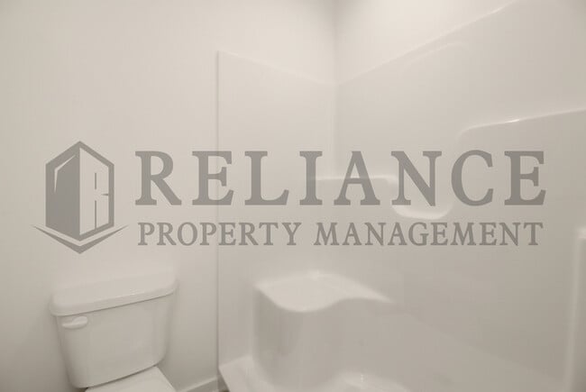 Building Photo - 5249 N Pinecrest Ct