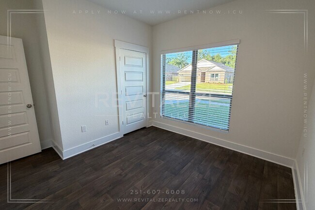 Building Photo - Lakeview Luxury Living in Hadley Village