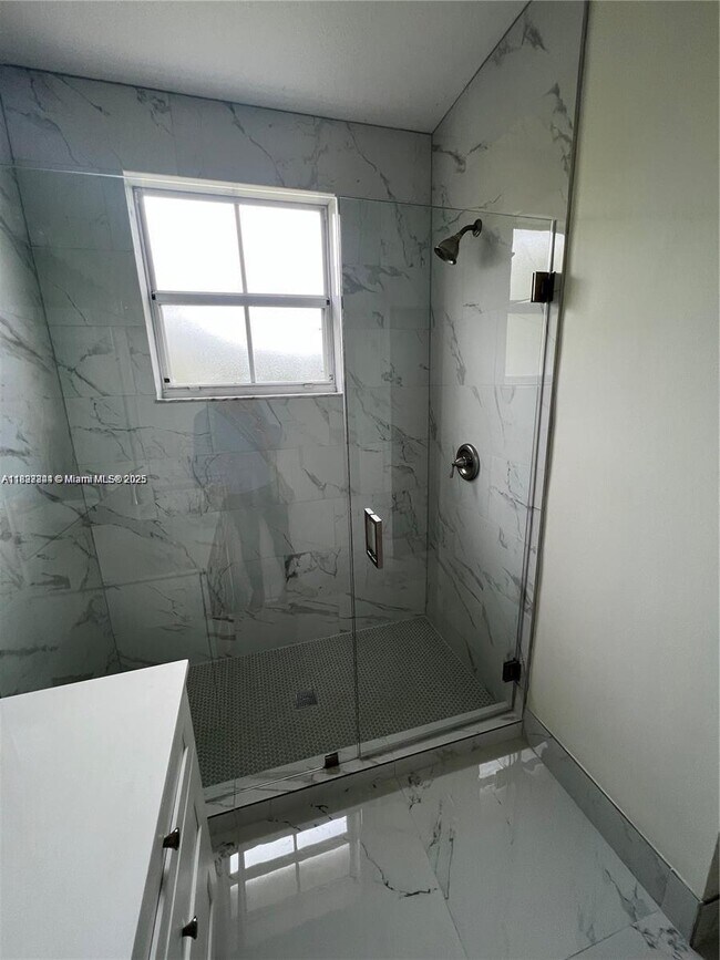 Building Photo - 185 Riverwalk Cir