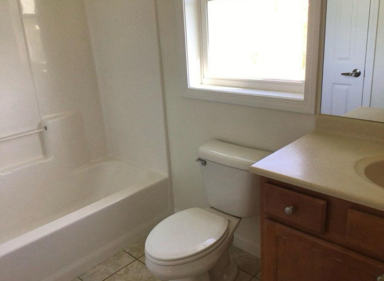 Full bathroom - 117 John Fay Rd