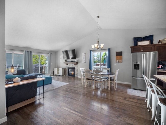 Building Photo - Beautiful home 5MILE/Big Yard & Garage (Furnished)