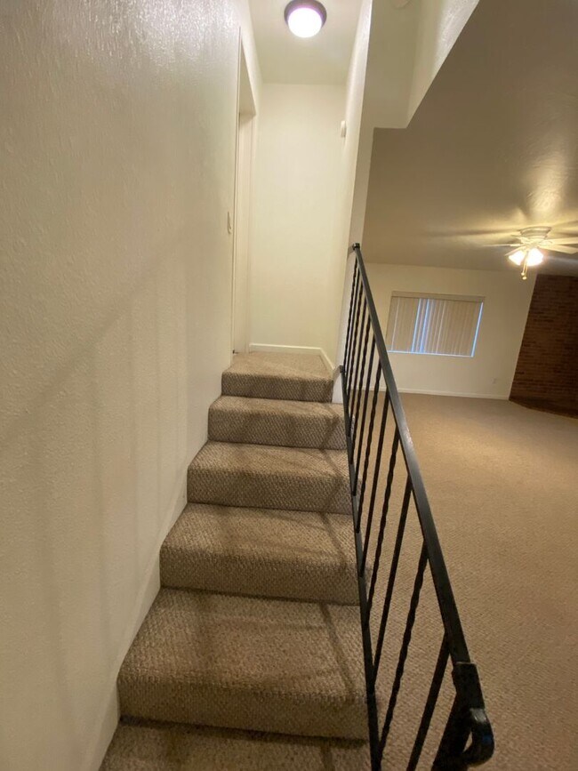 Building Photo - Spacious West Sedona home on a private 1.1...