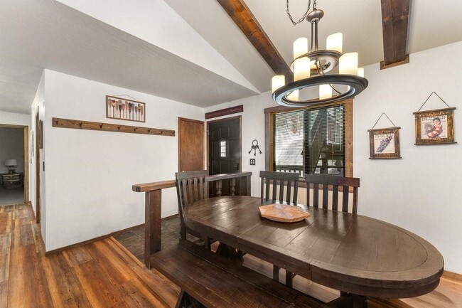 Building Photo - SKI LEASE: Ranch Home with Garage & Gas Fireplace!