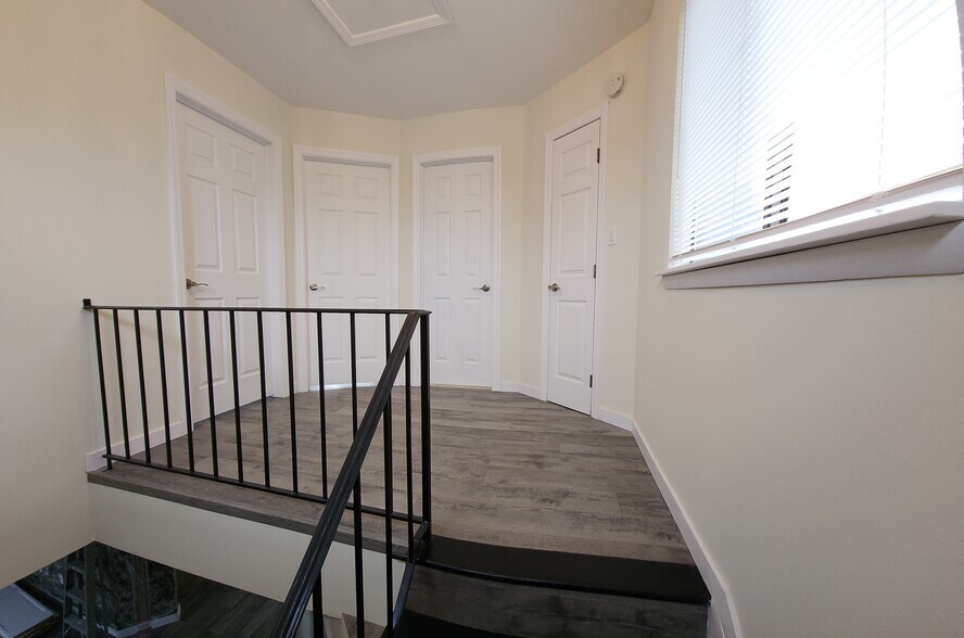 Building Photo - 100 Sandpiper Ln