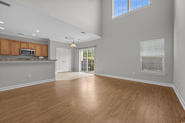 Building Photo - 1060 Fairway Ln