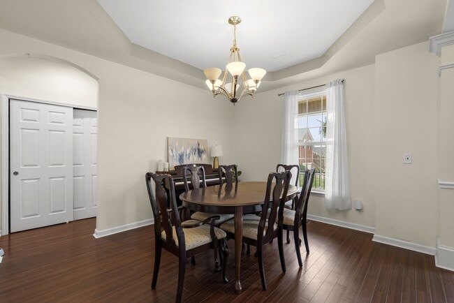 Building Photo - 3 Bed 2.5 Bath Home with 2 Car Garage and Fenced Backyard