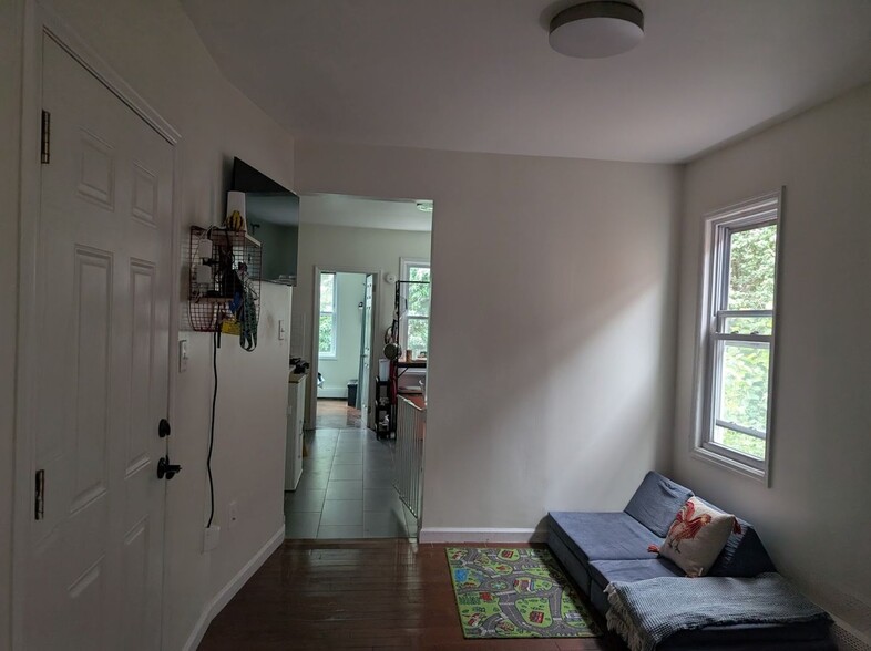 Building Photo - 62 Wright Ave