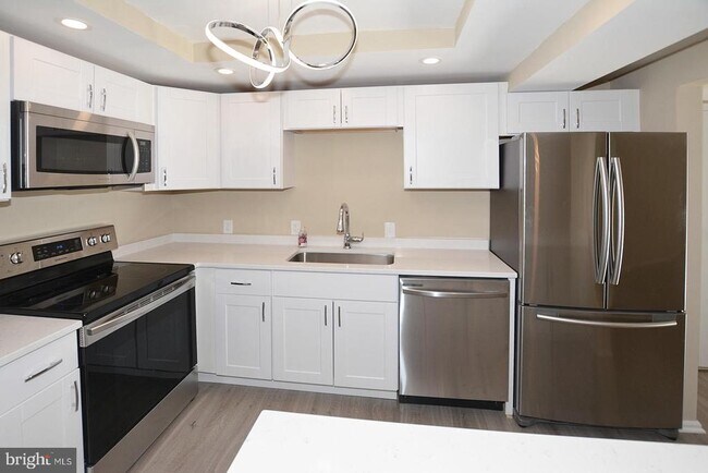 Building Photo - 7621 Provincial Dr