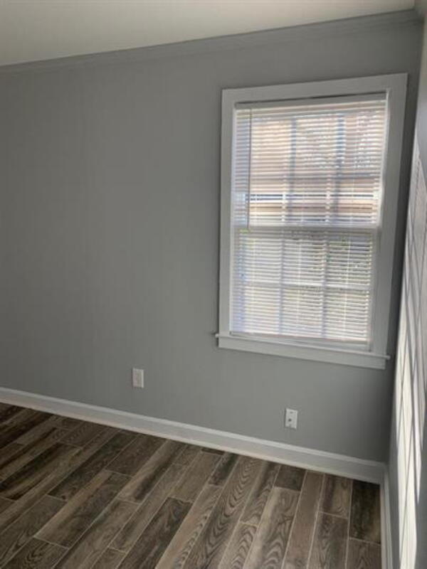 Building Photo - 352 Adams St