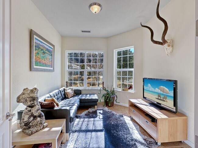 Building Photo - Executive Home in Hidden Valley