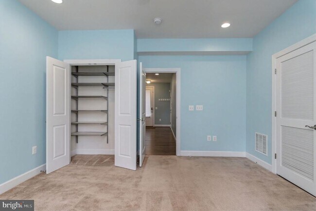 Building Photo - 3697 Ambrose Hills Rd