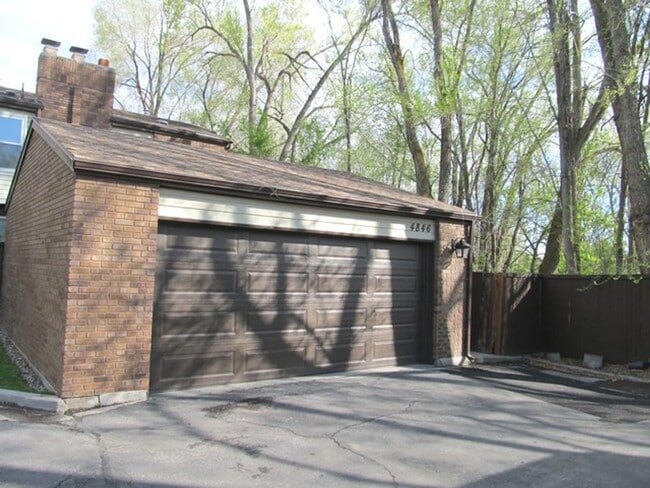 Building Photo - Great Holladay Townhome