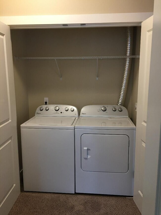 Building Photo - Amazing 1 bedroom with upscale interiors!