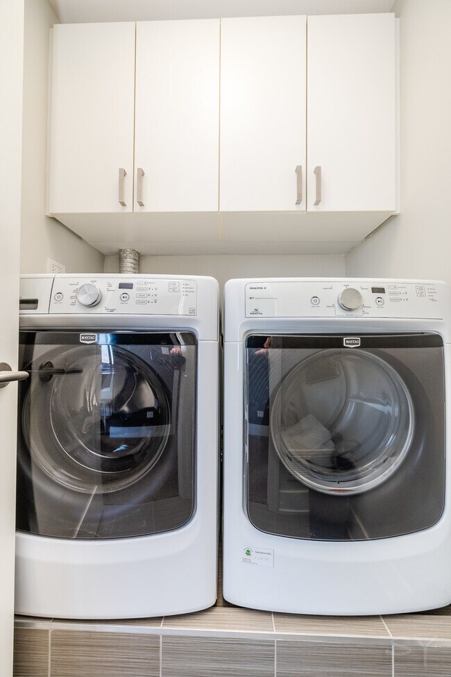 Building Photo - 2754 N Hampden Ct